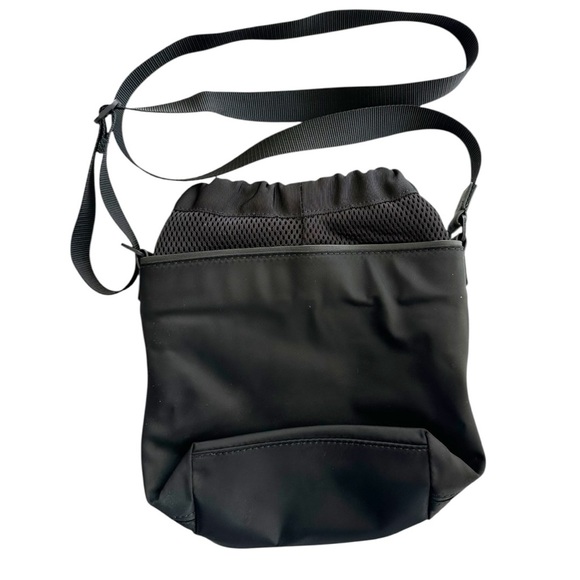 Lululemon • All Set Mini Bucket
Black - Picture 3 of 9